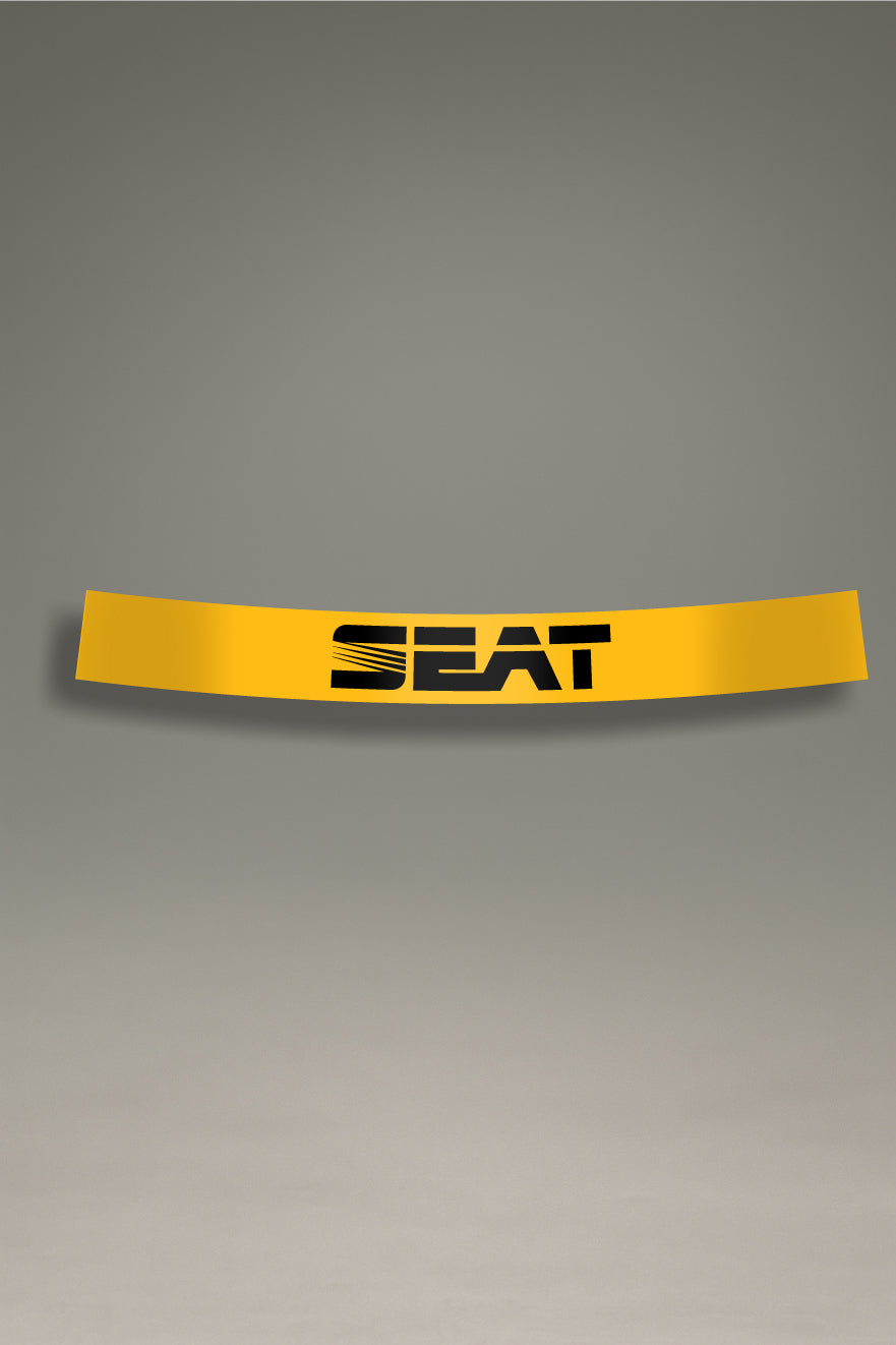 Parasol amarillo para parabrisas con el logo de SEAT performance en negro, una pieza de estilo racing para la personalización y tuning de MOA-Grafics.