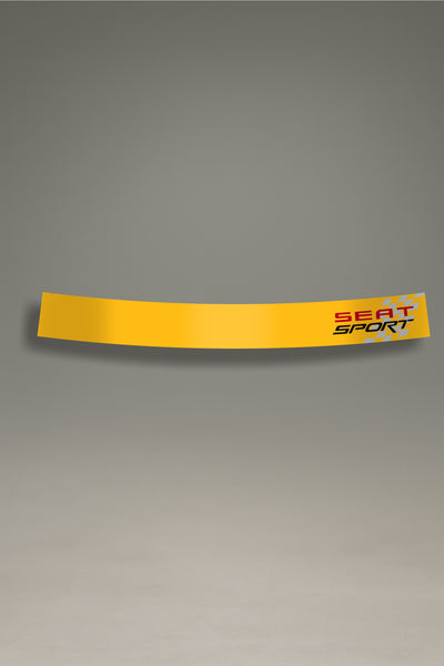Parasol amarillo para parabrisas con el logo de SEAT Sport y bandera de carreras, una pieza de estilo racing para la personalización y tuning de MOA-Grafics.