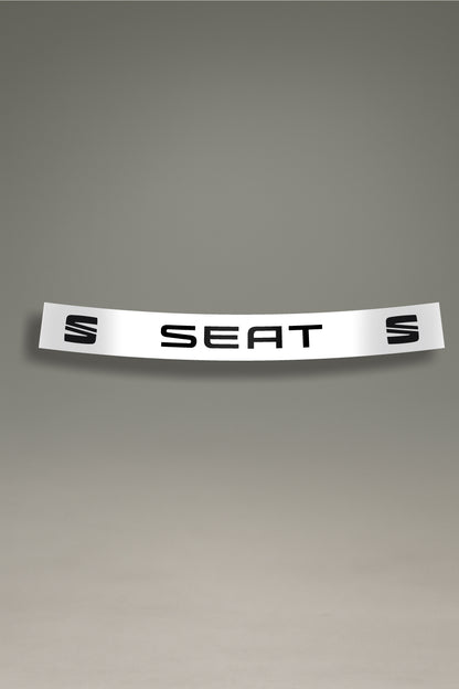 Parasol blanco para parabrisas de coche con el emblema de SEAT Sport en negro, un accesorio de MOA-Grafics para tuning y estilo racing.