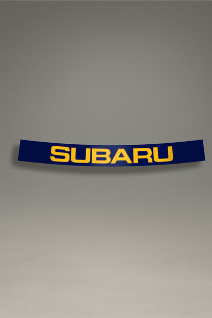 Vinilo parasol azul para parabrisas con el logo de Subaru en color lima, un diseño de estilo JDM para personalización de coches de MOA-Grafics.