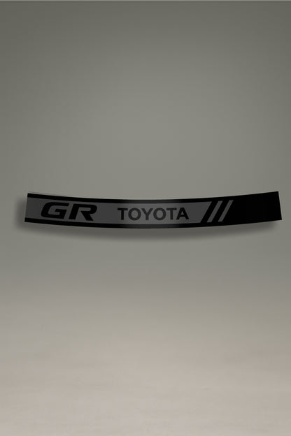 Vinilo parasol negro para parabrisas con el logo GR Sport de Toyota en gris, un diseño de estilo racing para tuning de coches de MOA-Grafics.