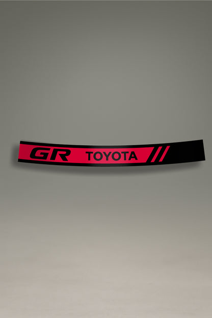 Parasol para parabrisas con diseño GR Sport de Toyota en negro y rojo, un accesorio de estilo racing para personalización de coches de MOA-Grafics.