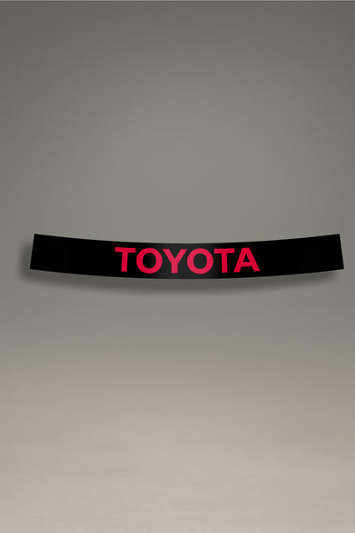 Vinilo parasol negro para parabrisas con el logo de Toyota en rojo, un diseño de estilo JDM para personalización de coches de MOA-Grafics.