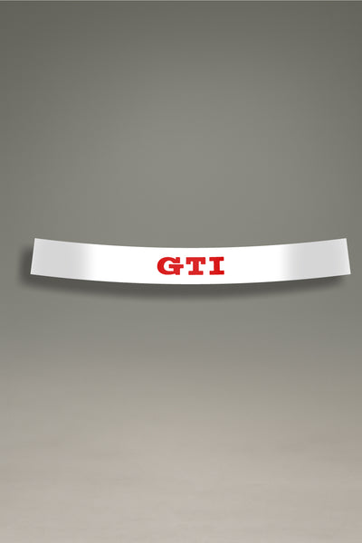 Parasol blanco para parabrisas con el logo GTI de Volkswagen en rojo, una pieza de estilo racing para la personalización y tuning de MOA-Grafics.