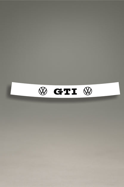 Vinilo parasol blanco para parabrisas con el logo clásico de Volkswagen GTI, un diseño de estilo retro para tuning de coches de MOA-Grafics.