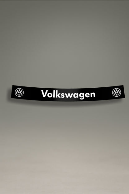 Parasol negro para parabrisas con el logo moderno de Volkswagen en blanco, un diseño de estilo retro para personalización de coches de MOA-Grafics.