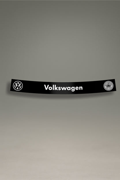 Parasol negro para parabrisas con los logos de Volkswagen y Wolfsburg, un accesorio de estilo retro para personalización de coches de MOA-Grafics.
